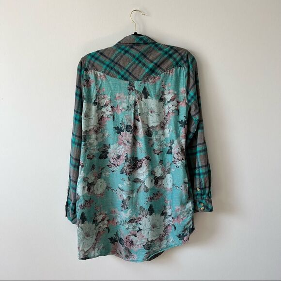 Tolani plaid floral back printed oversized flannel tunic - Picture 3 of 6